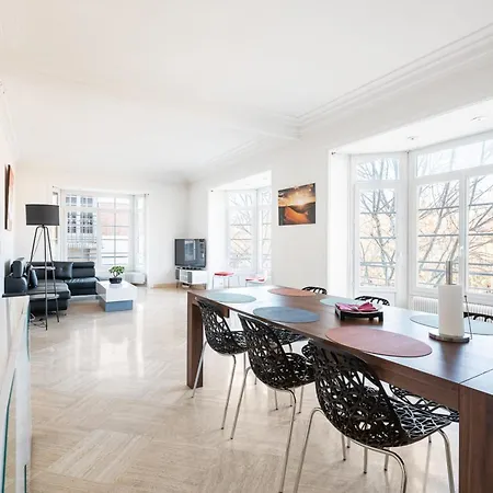 Bright And Spacious Family Nest In